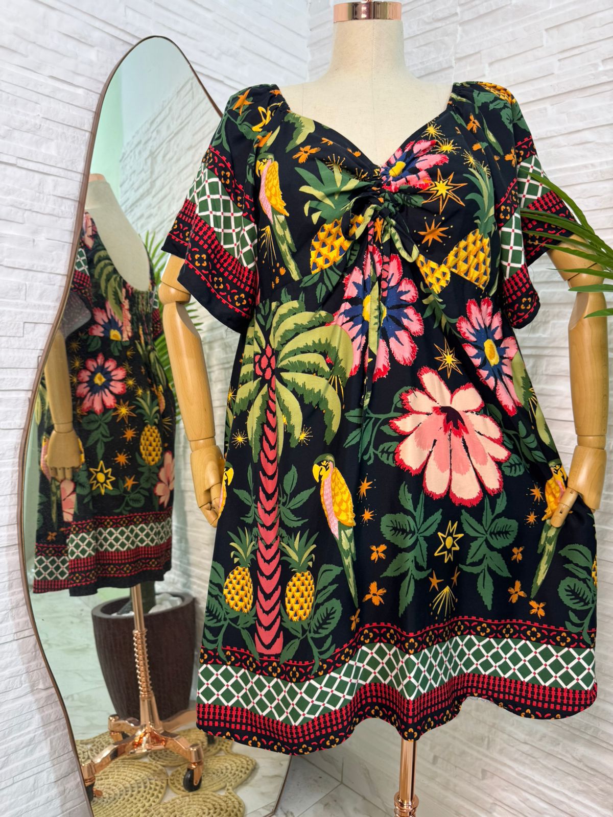 Vestidos Curtos com Manga Inspiração Farm Plus Size