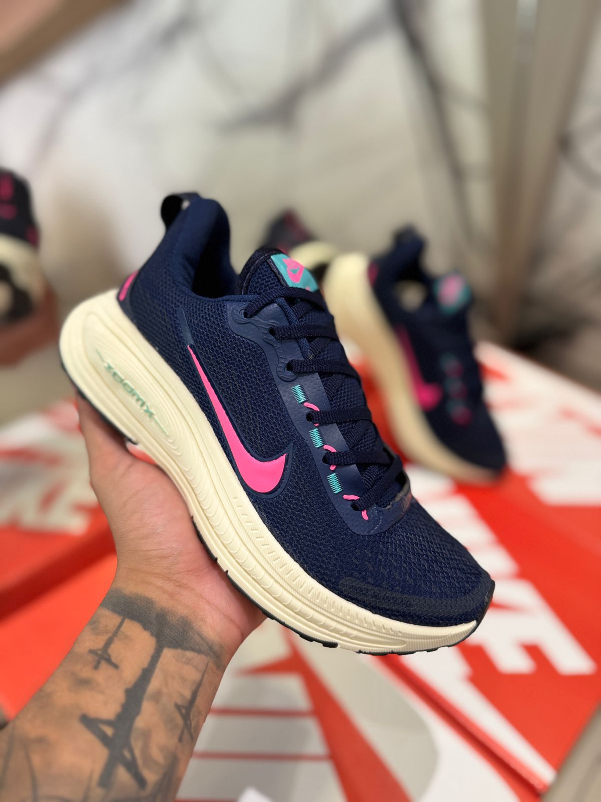 Tênis Zoom Vomero 18