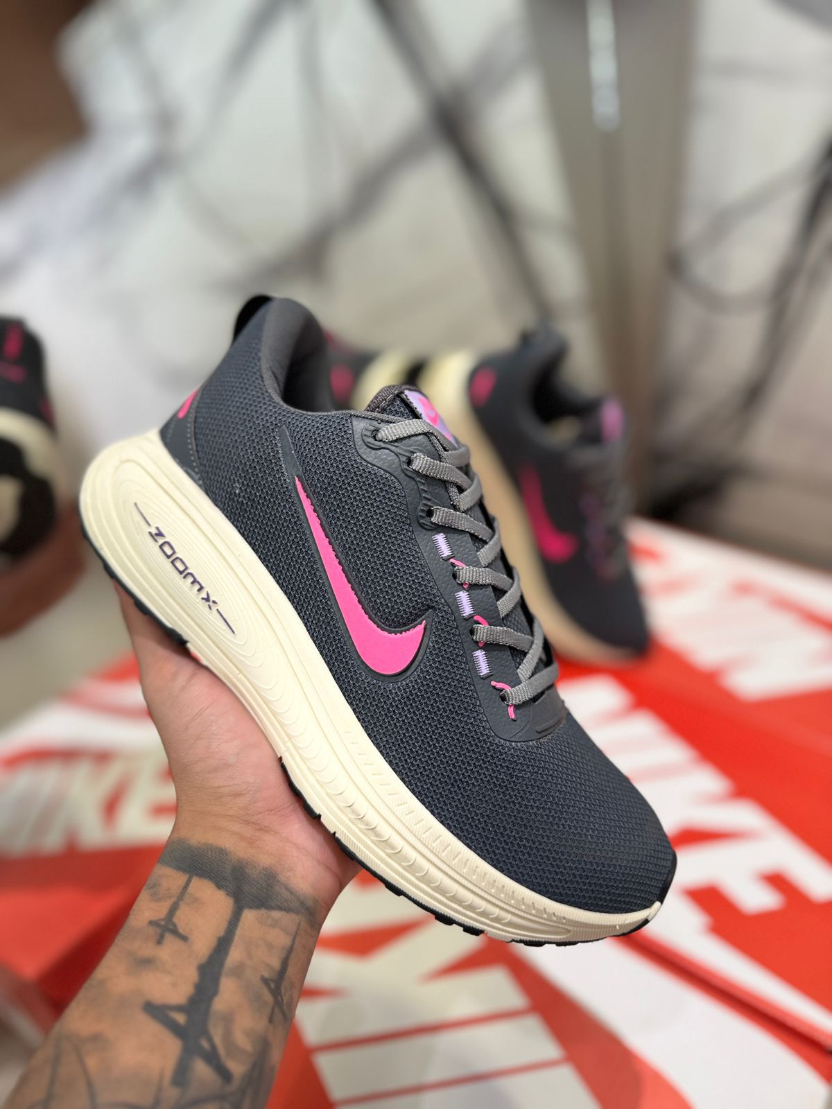 Tênis Zoom Vomero 18