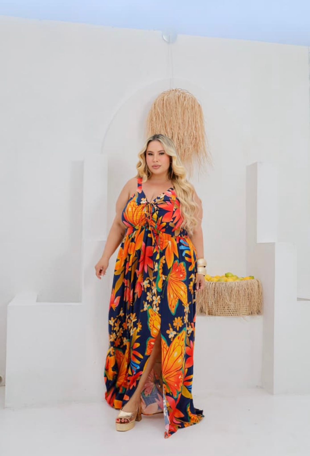 Vestido Longo Plus Size Inspiração Farm com Fenda