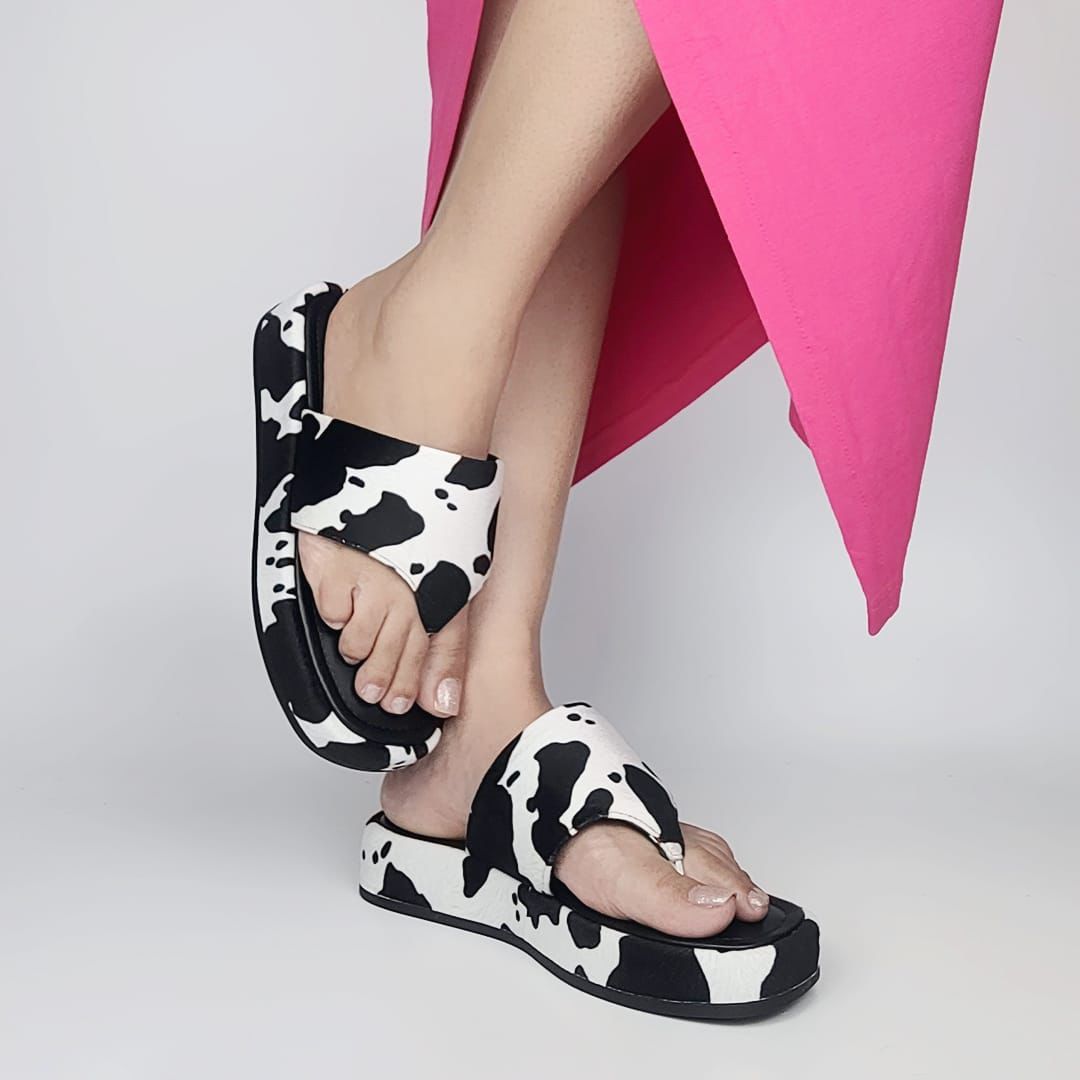 Chinelos Flat Dedo em Animal Print