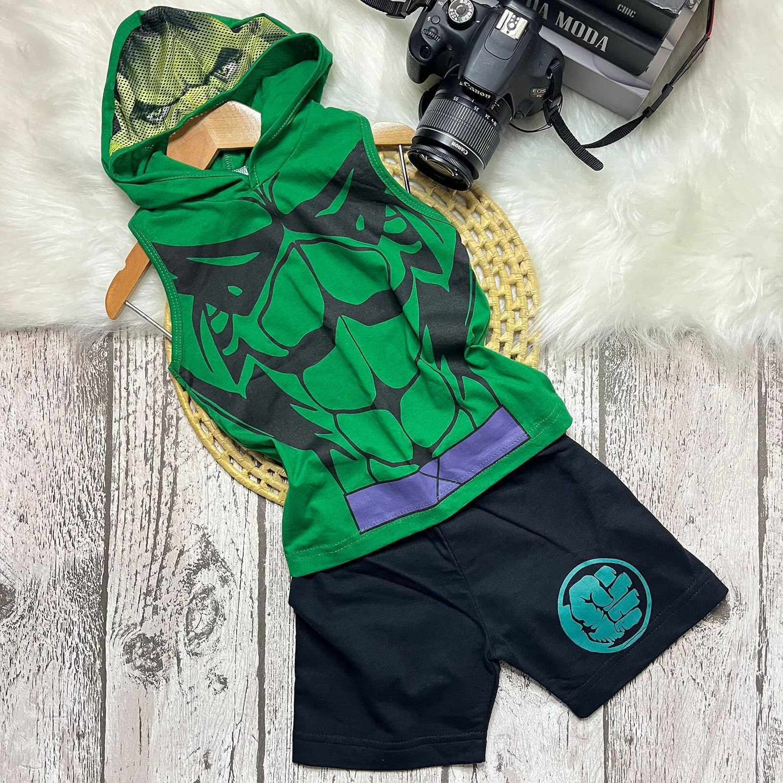 Conjunto Infantil Regata com Capuz e Bermuda Personagens