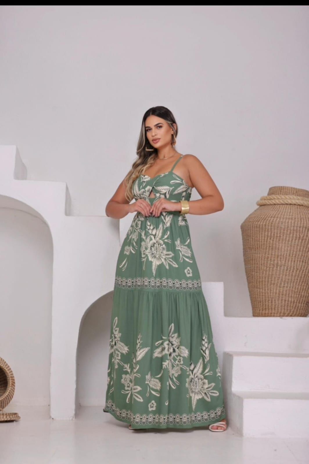 Vestidos Longos Florais com Alças Ajustáveis