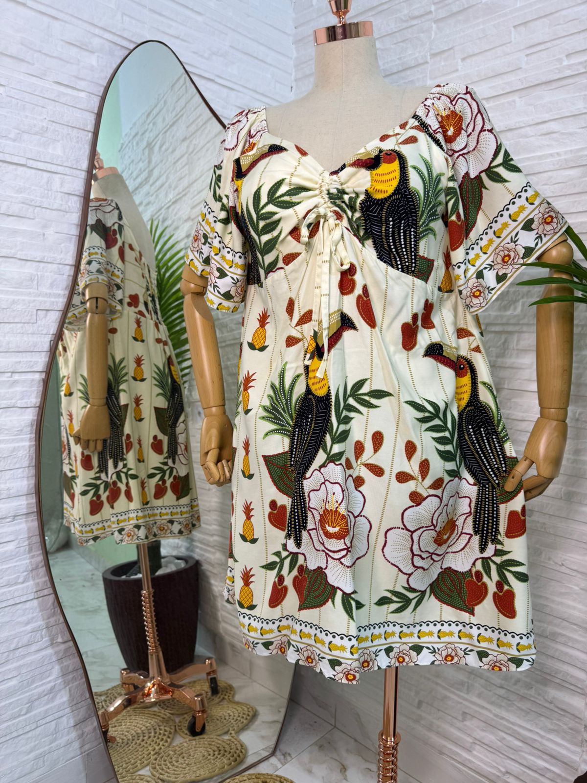 Vestidos Curtos com Manga Inspiração Farm Plus Size