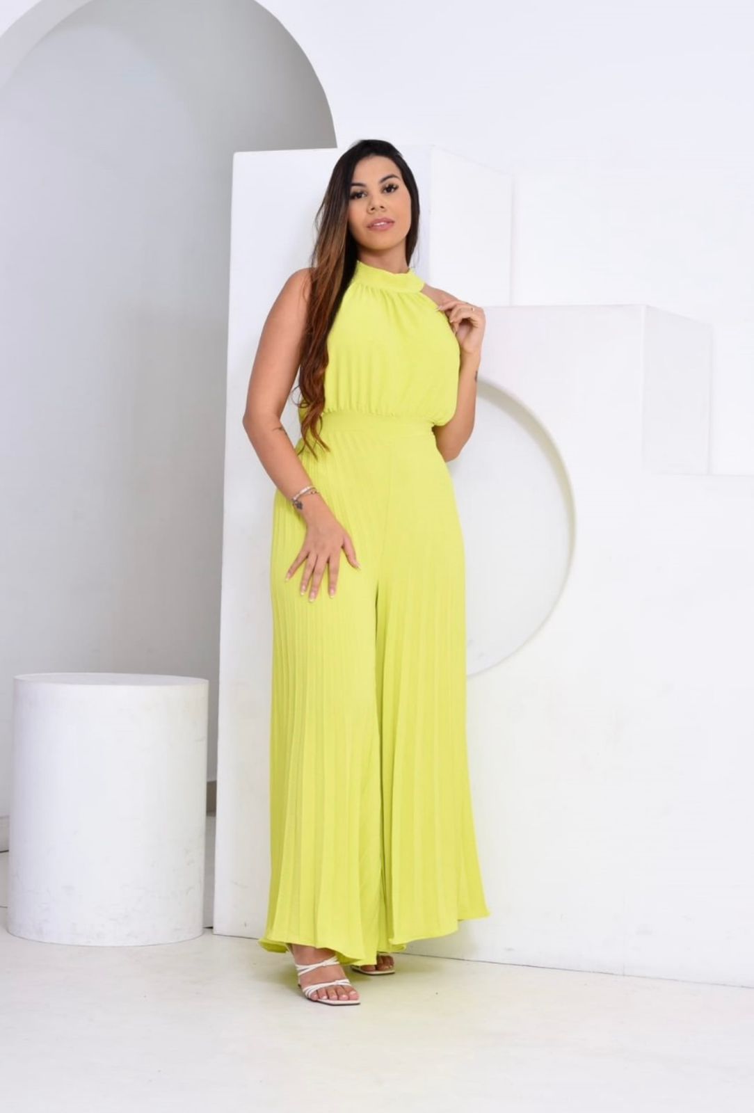 Macacão Longo Pantalona Plissado Gola Alta