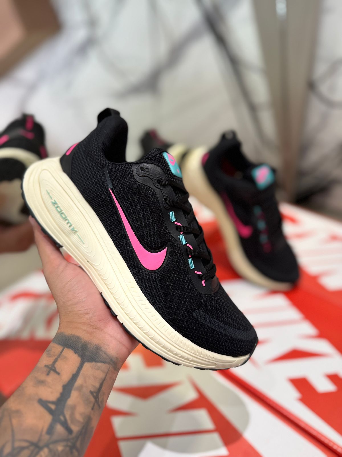 Tênis Zoom Vomero 18