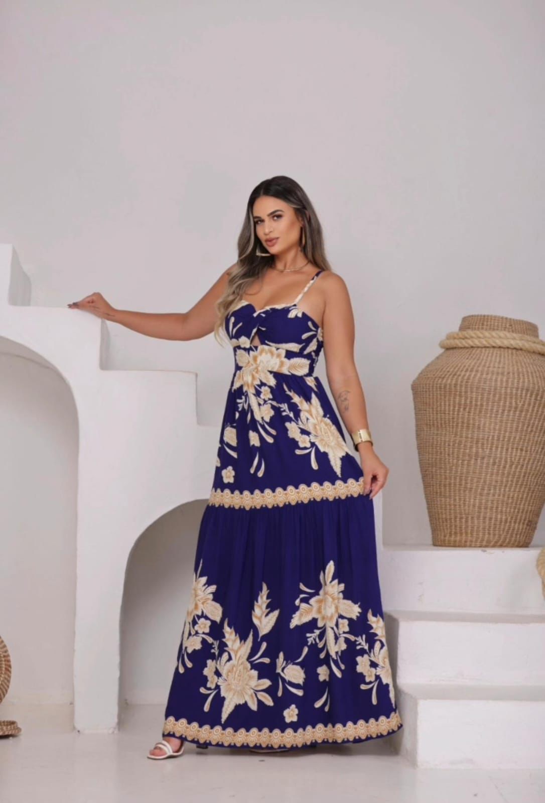 Vestidos Longos Florais com Alças Ajustáveis