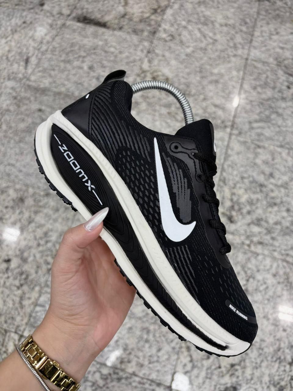 Tênis Nike Vomero 18 Plus Masculino