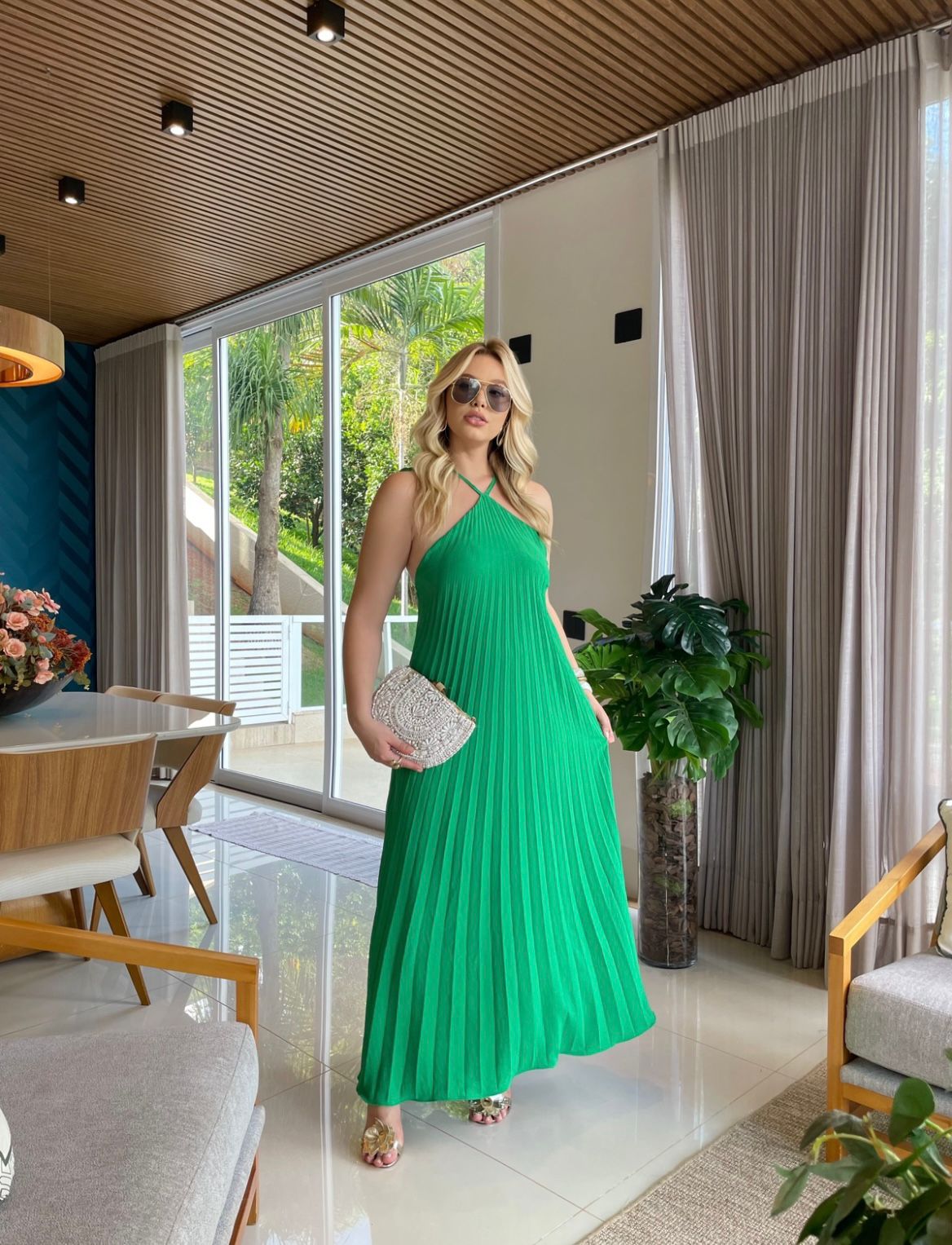 Vestido Longo Gola Alta Plissado