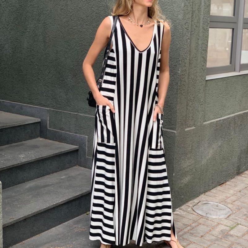 Vestido Longo Listrado com Bolsos nas Laterais