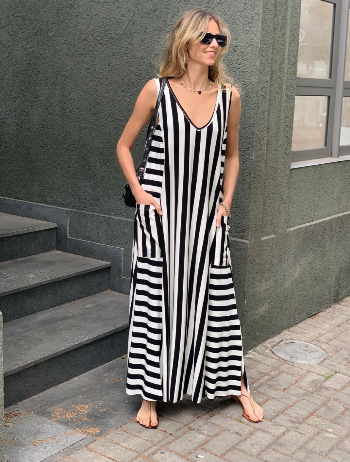 Vestido Longo Listrado com Bolsos nas Laterais