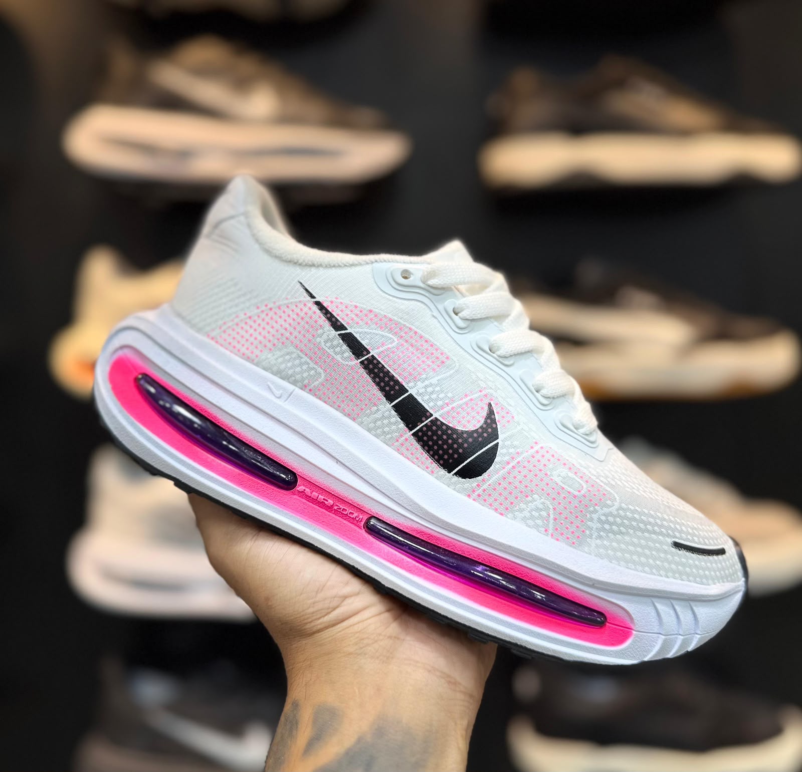 Tênis Nike Vomero Premium - Imagem 3