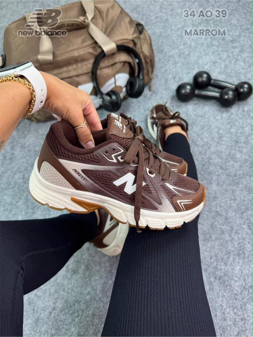 Tênis New Balance 740